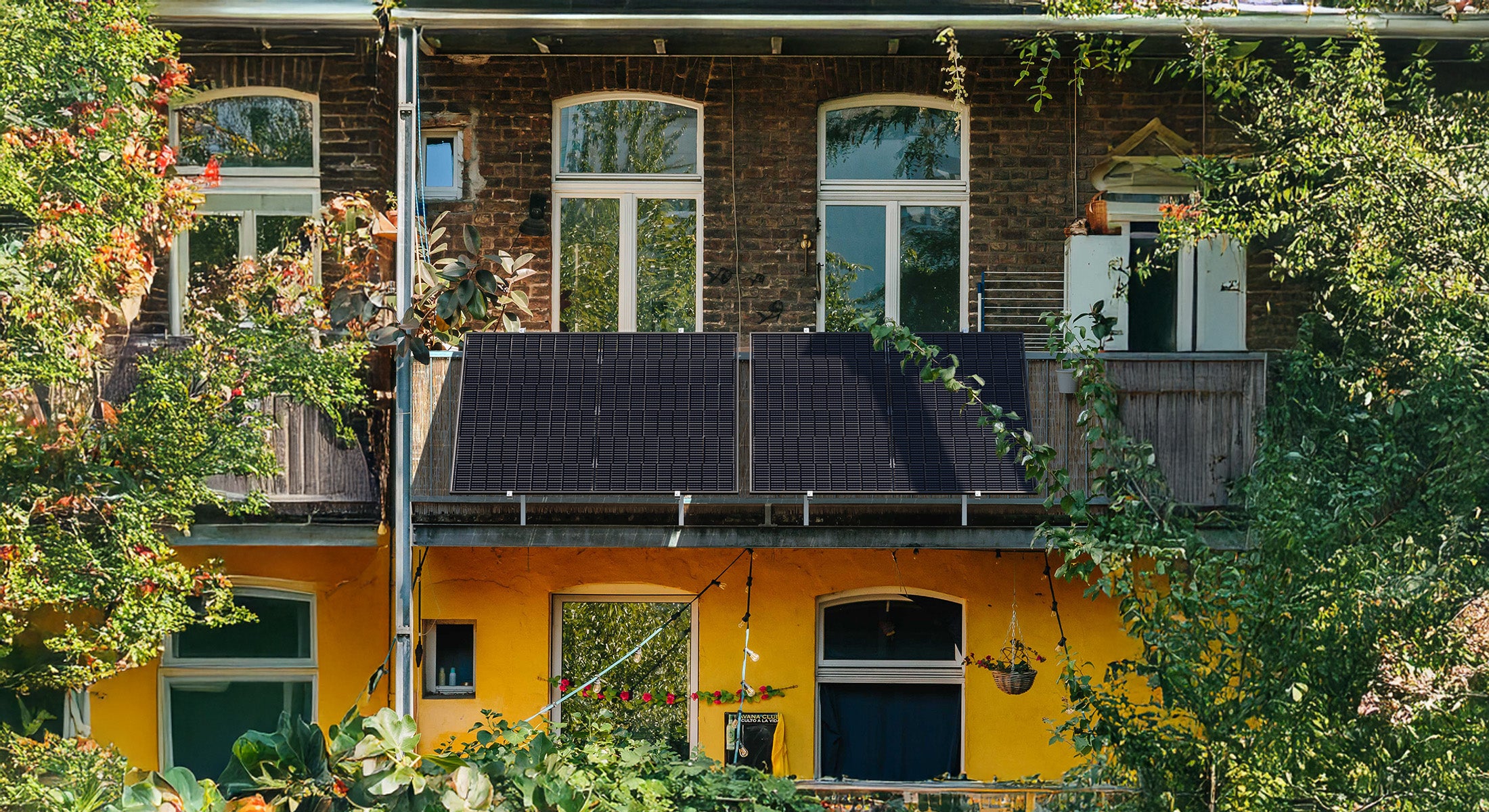 Balkongeländer mit Balkonkraftwerk inkl. zwei Solarmodulen